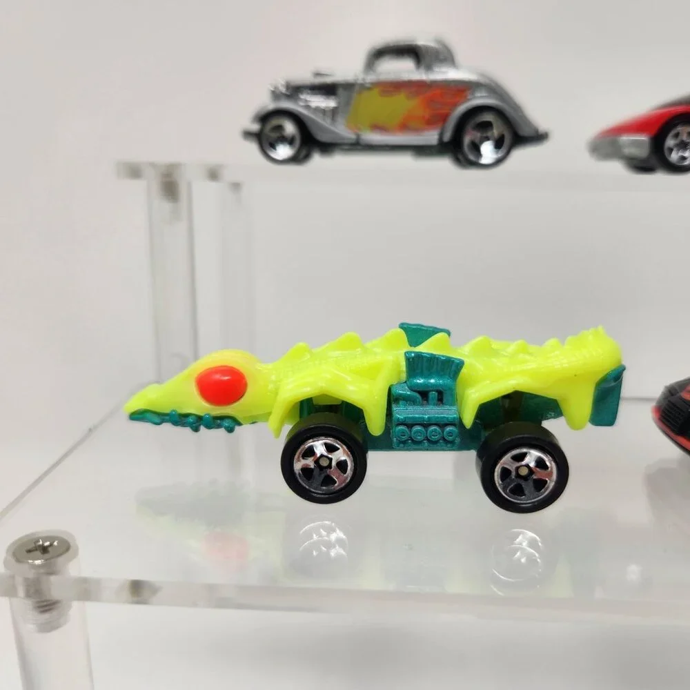 Lot of (9) Hot Wheels Diecast Cars 1991-1996 1/64 (dd1) - Picture 6 of 11